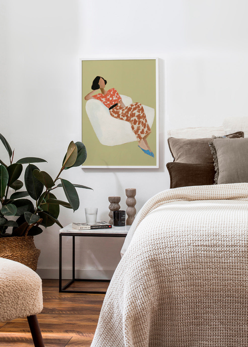 Illustration af liggende figur i hvid stol – Product2