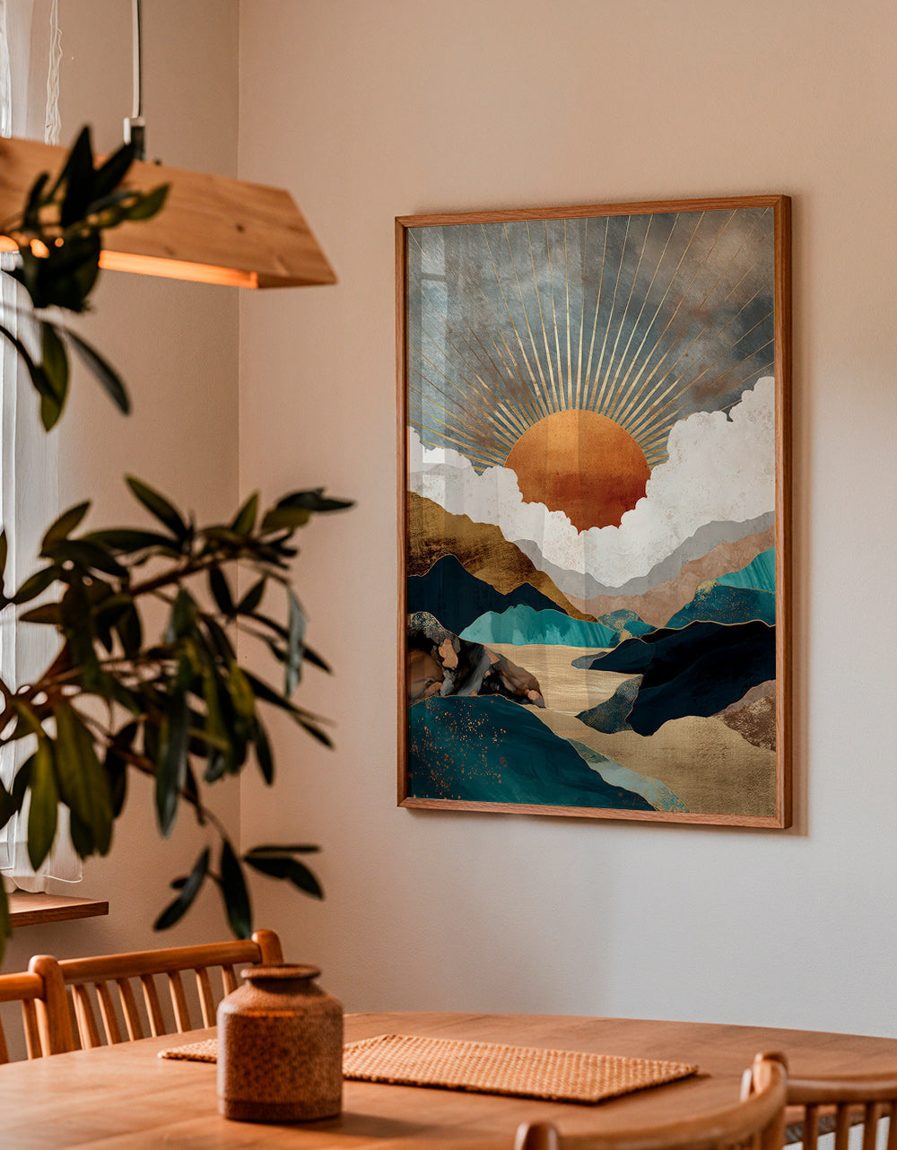 Landskabskunst: gyldent solskin over abstrakte bjerge