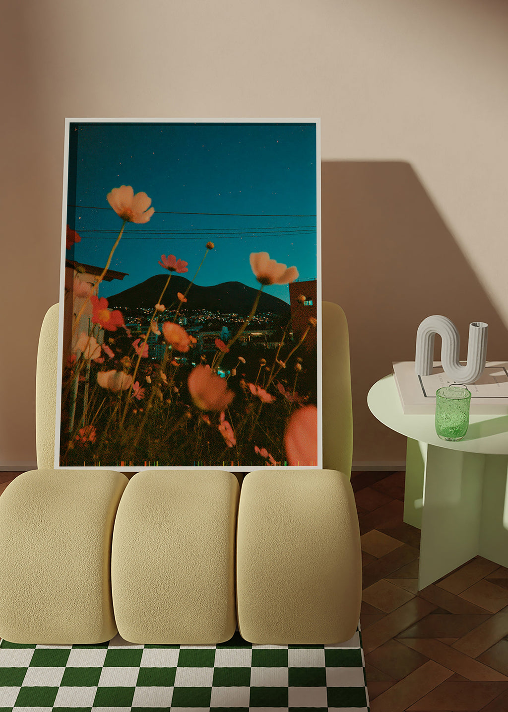 Botanisk plakat vilde blomster over by ved skumring