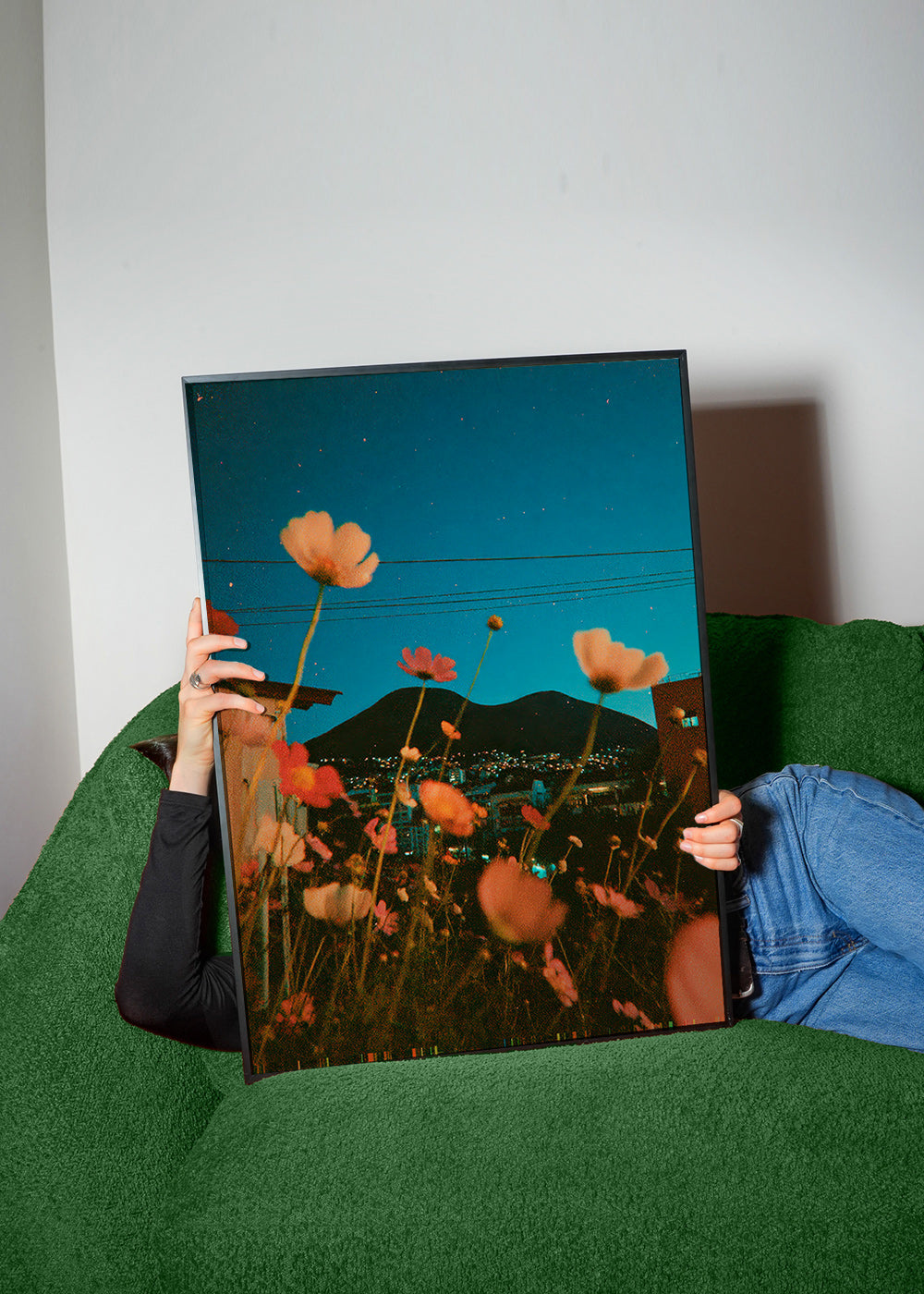 Botanisk plakat vilde blomster over by ved skumring