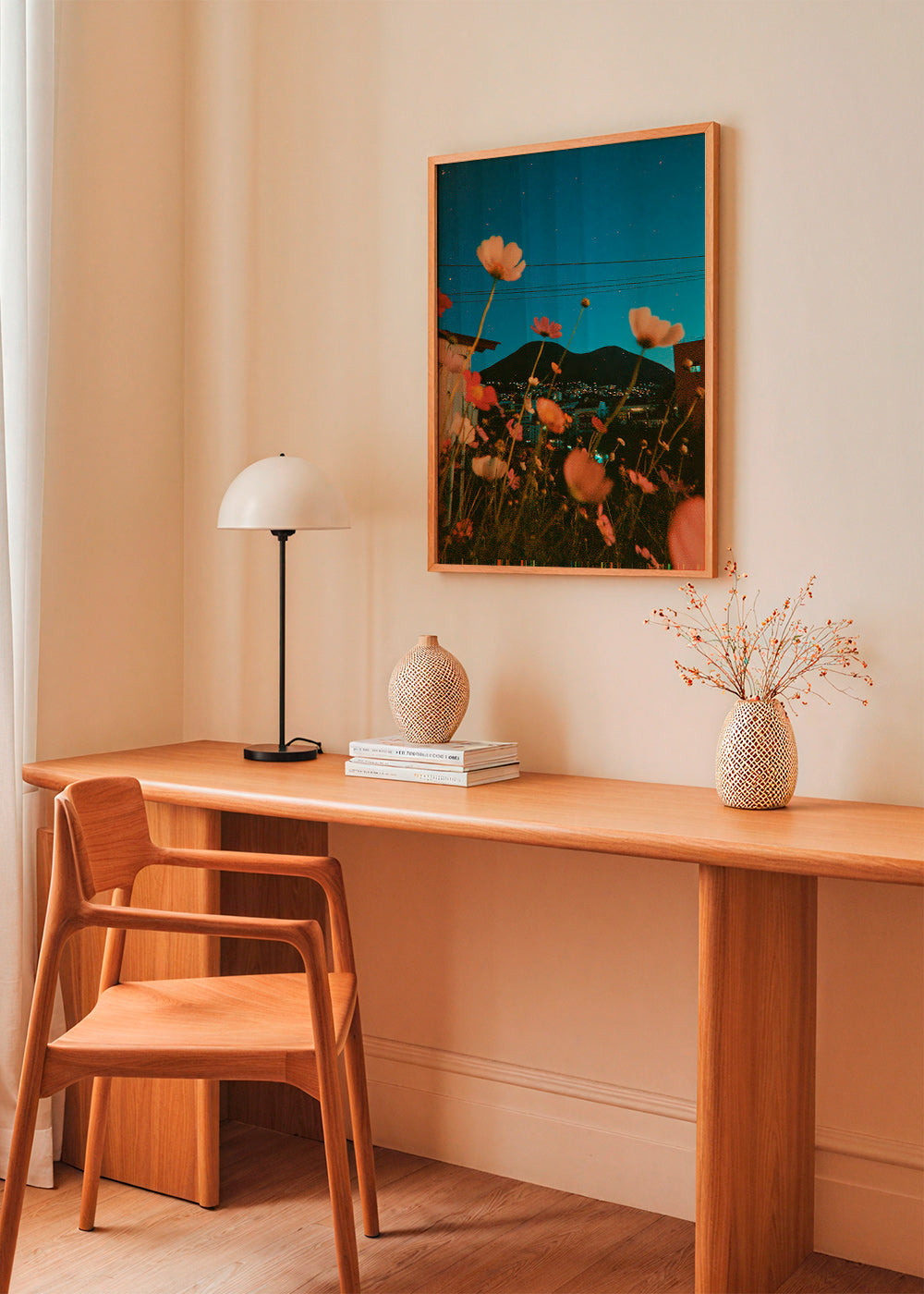 Botanisk plakat vilde blomster over by ved skumring