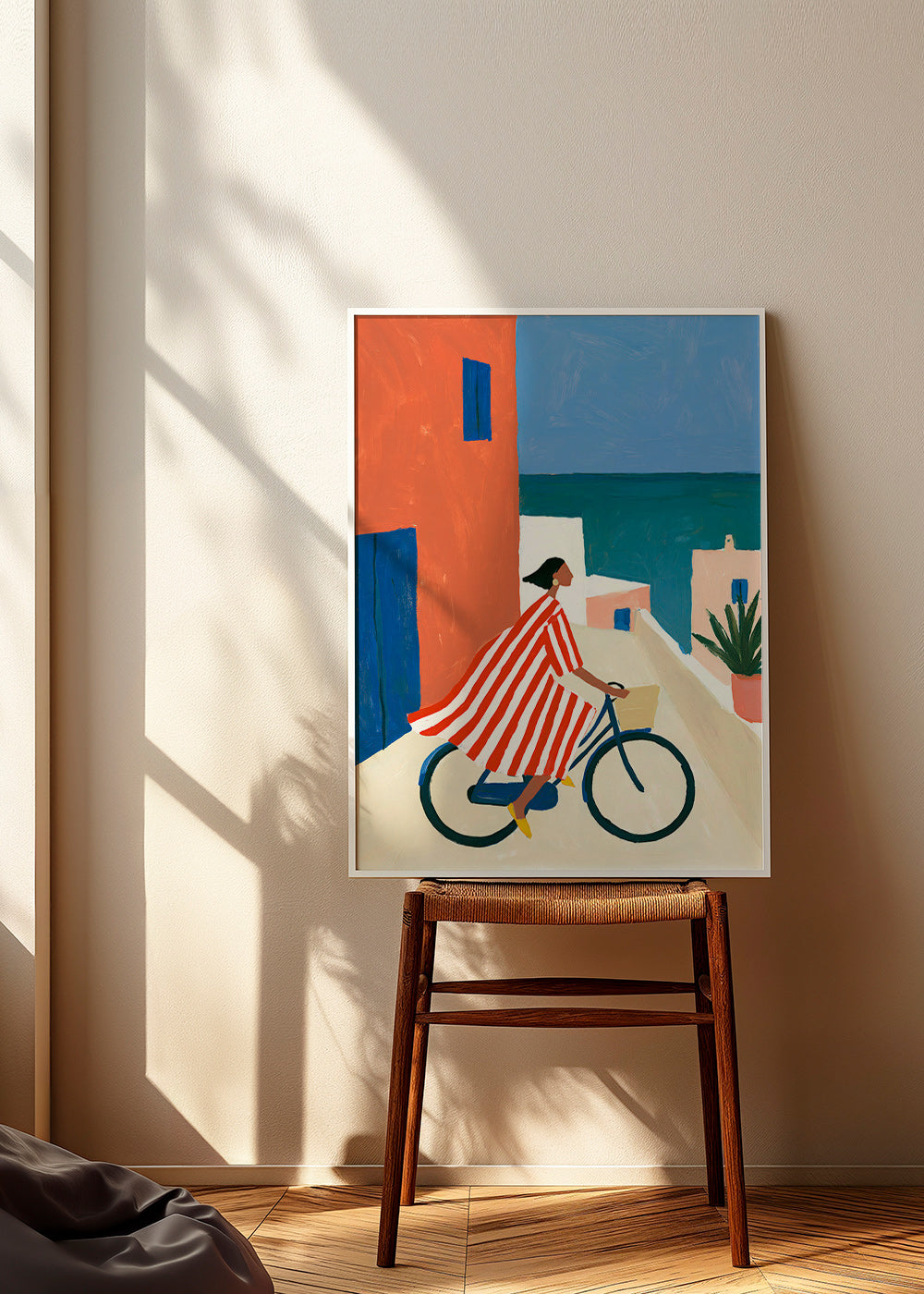 Landskabskunst med cyklist ved havet