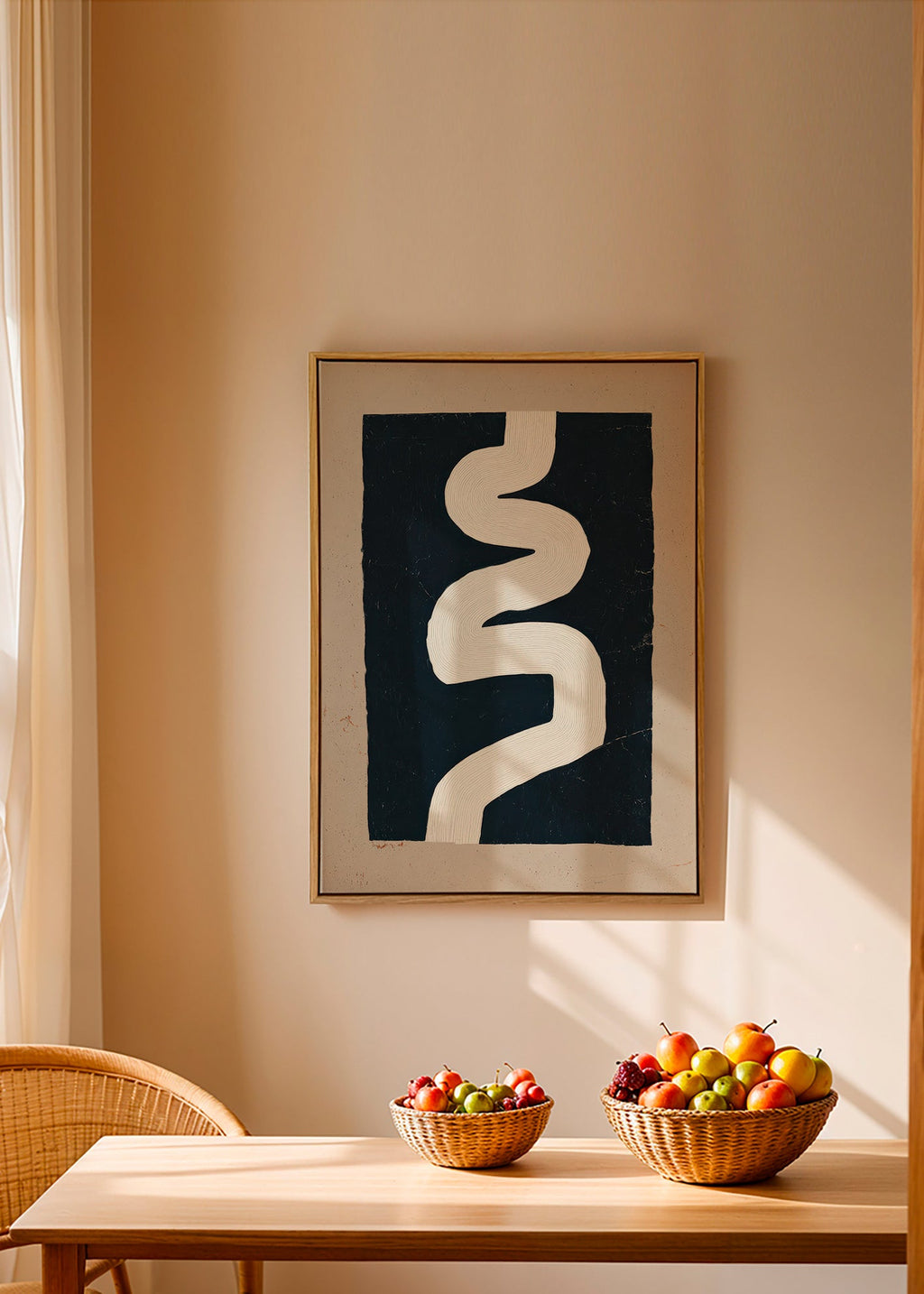 Minimalistisk print hvid kurve på mørk flade