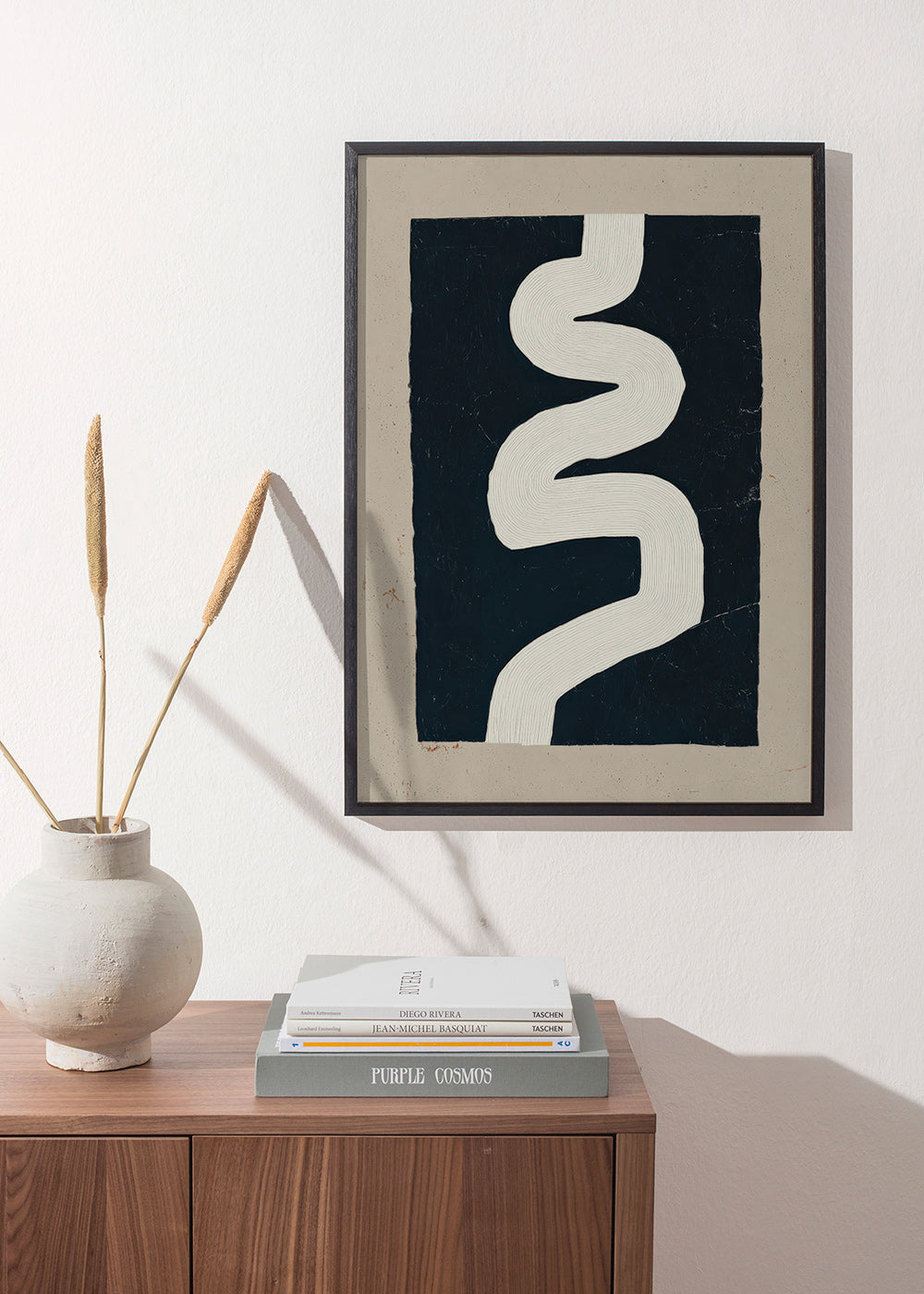 Minimalistisk print hvid kurve på mørk flade
