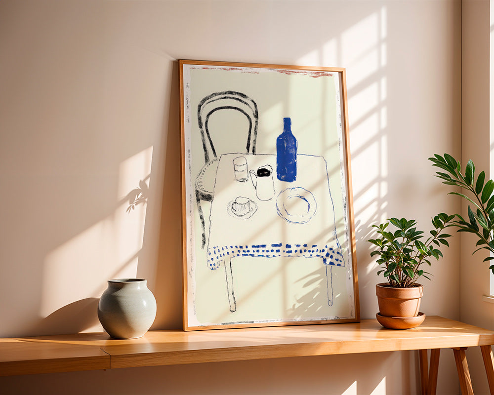 Køkkenkunst med blå flaske og enkelt service