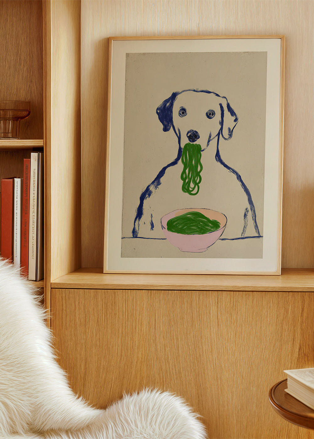 Køkkenkunst: hund spiser nudler
