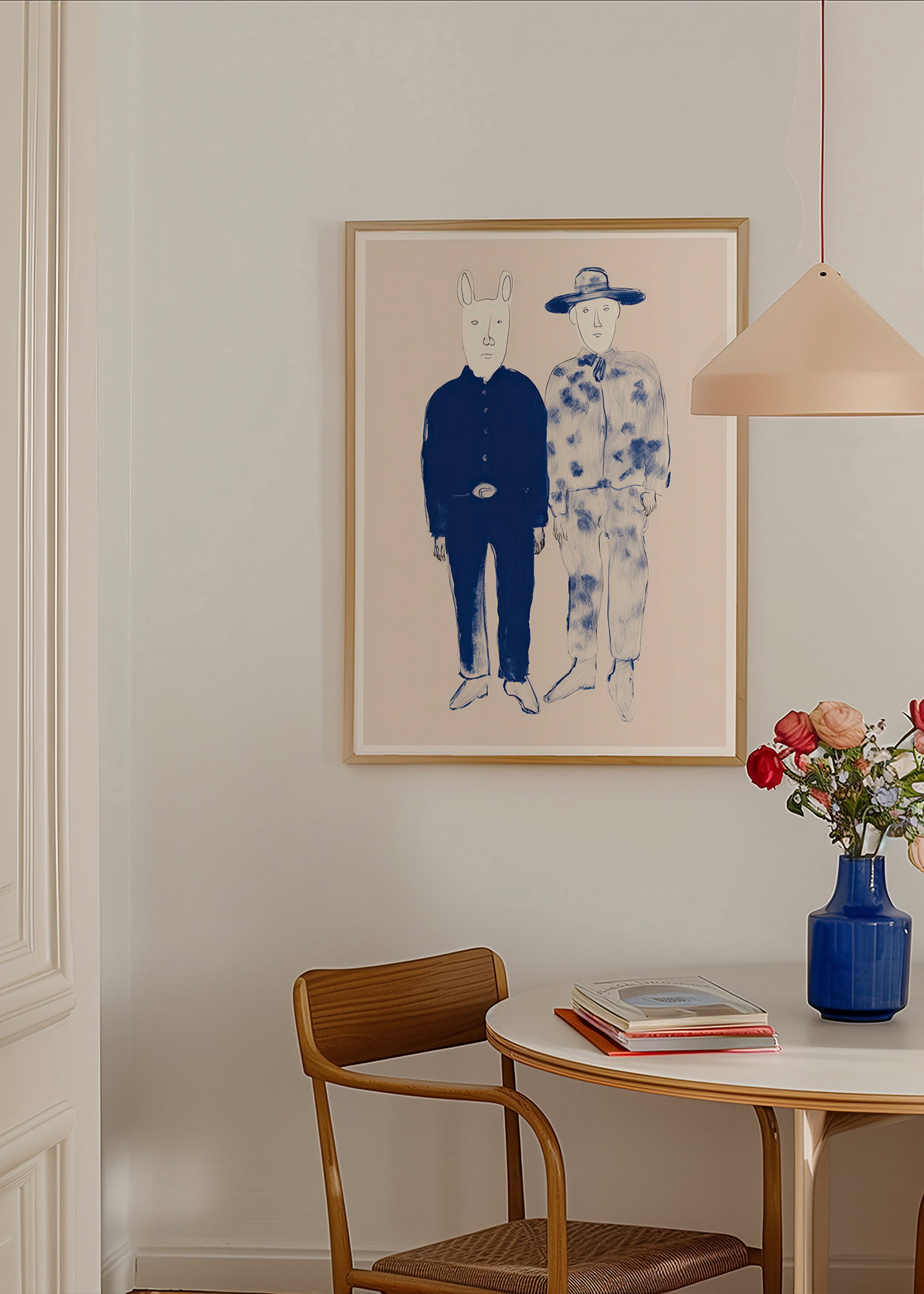 Illustration af to figurer med kanin i blå blæk