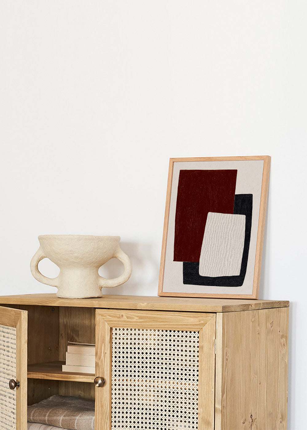 Geometrisk plakat med overlappende bordeauxformer