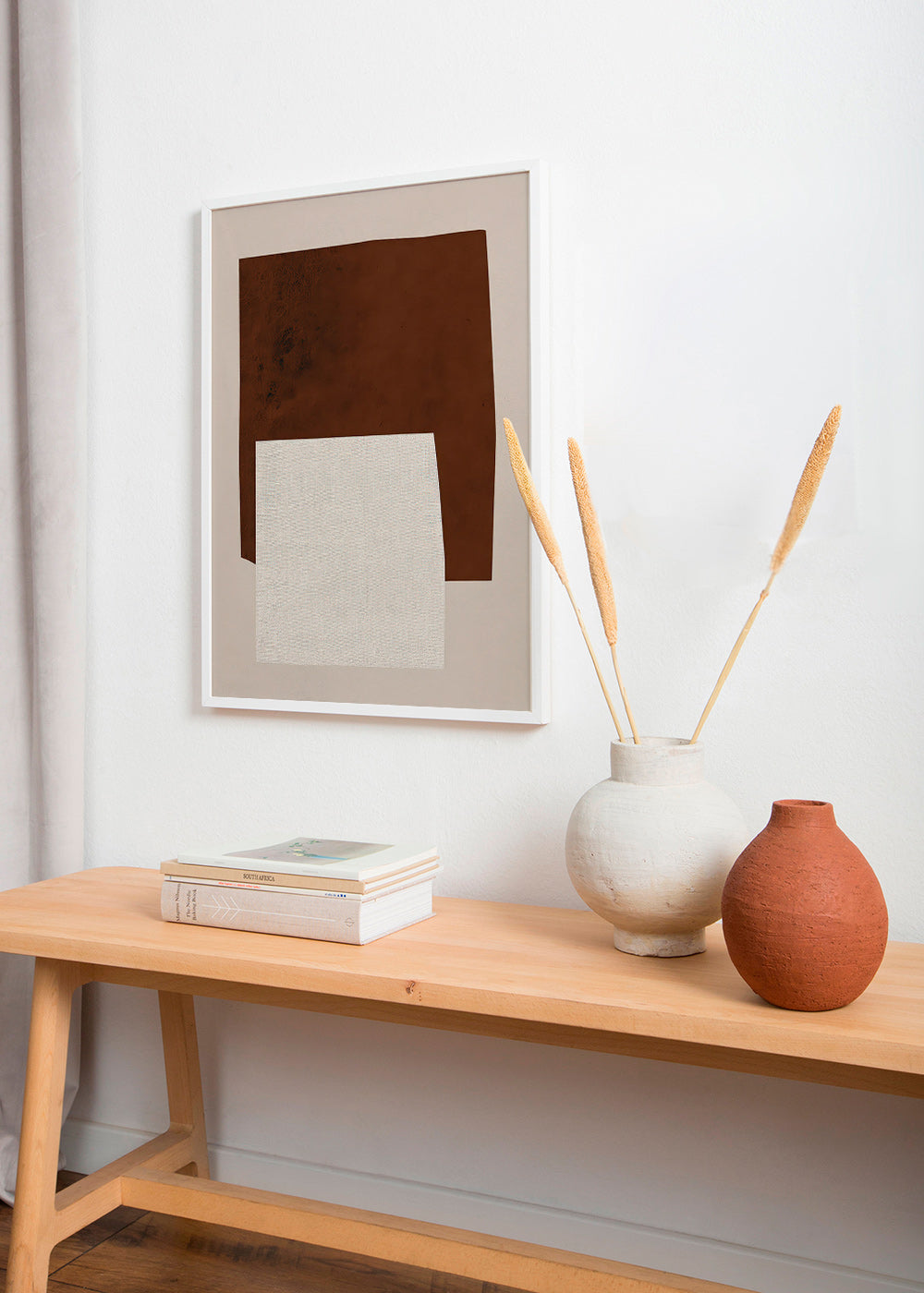 Minimalistisk kunst med brune og creme former