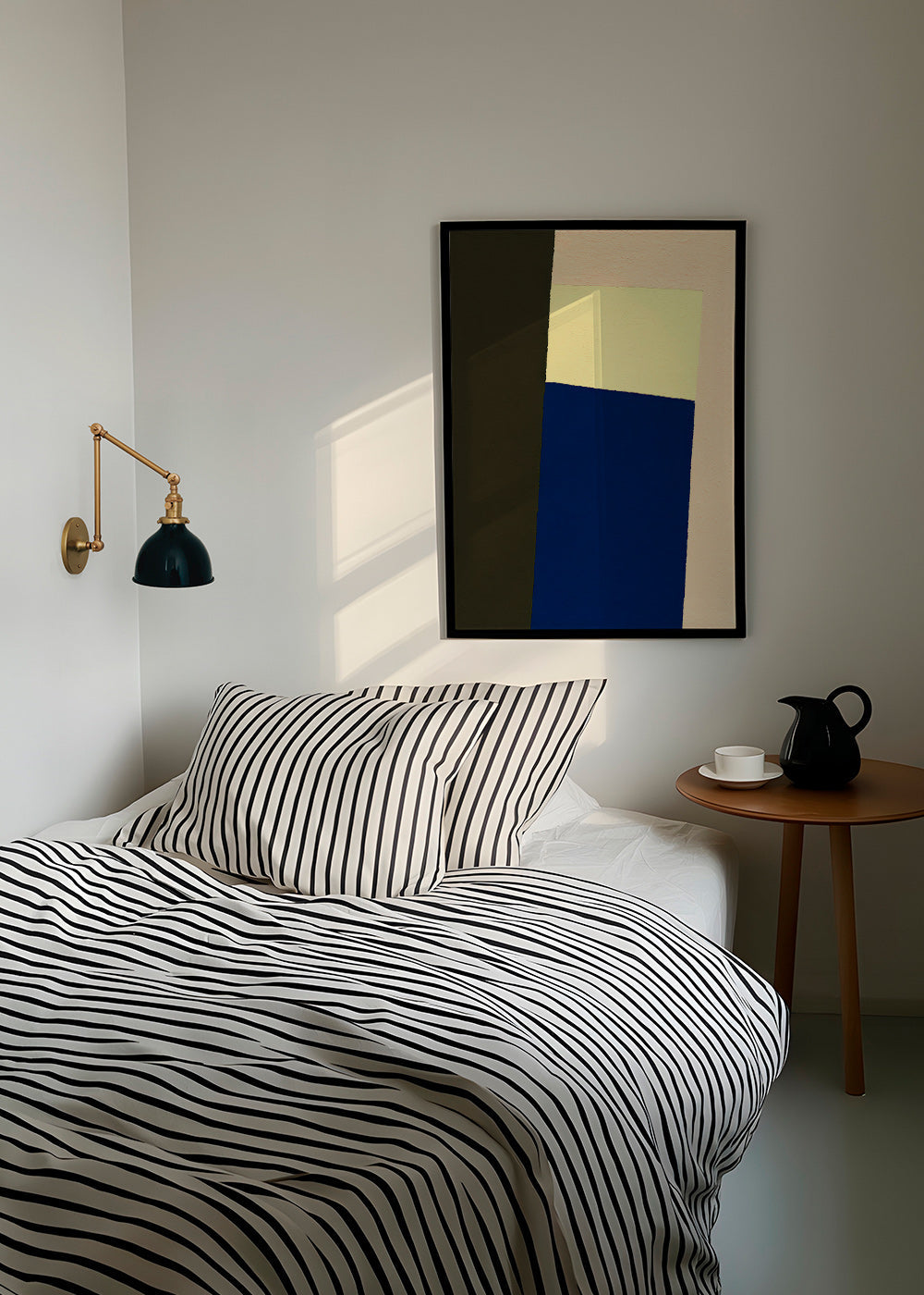 Geometrisk plakat med lodret blå blok