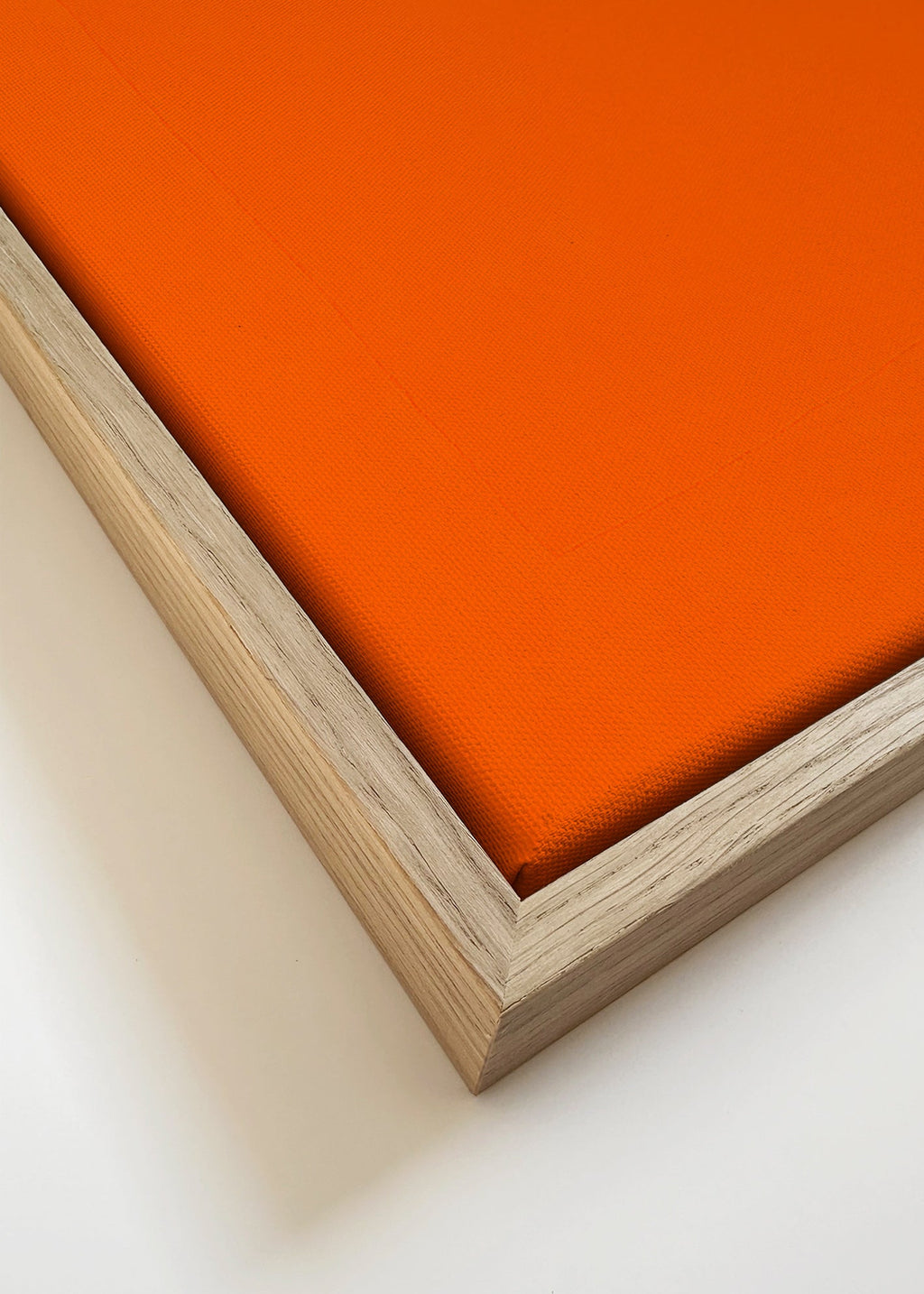 Abstrakt værk med orange blokke