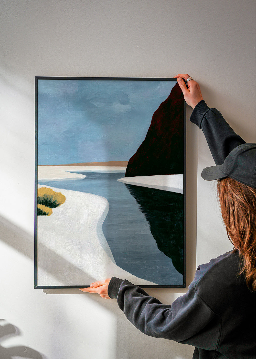 Landskabskunst: minimalistisk estuary med mørk klippe