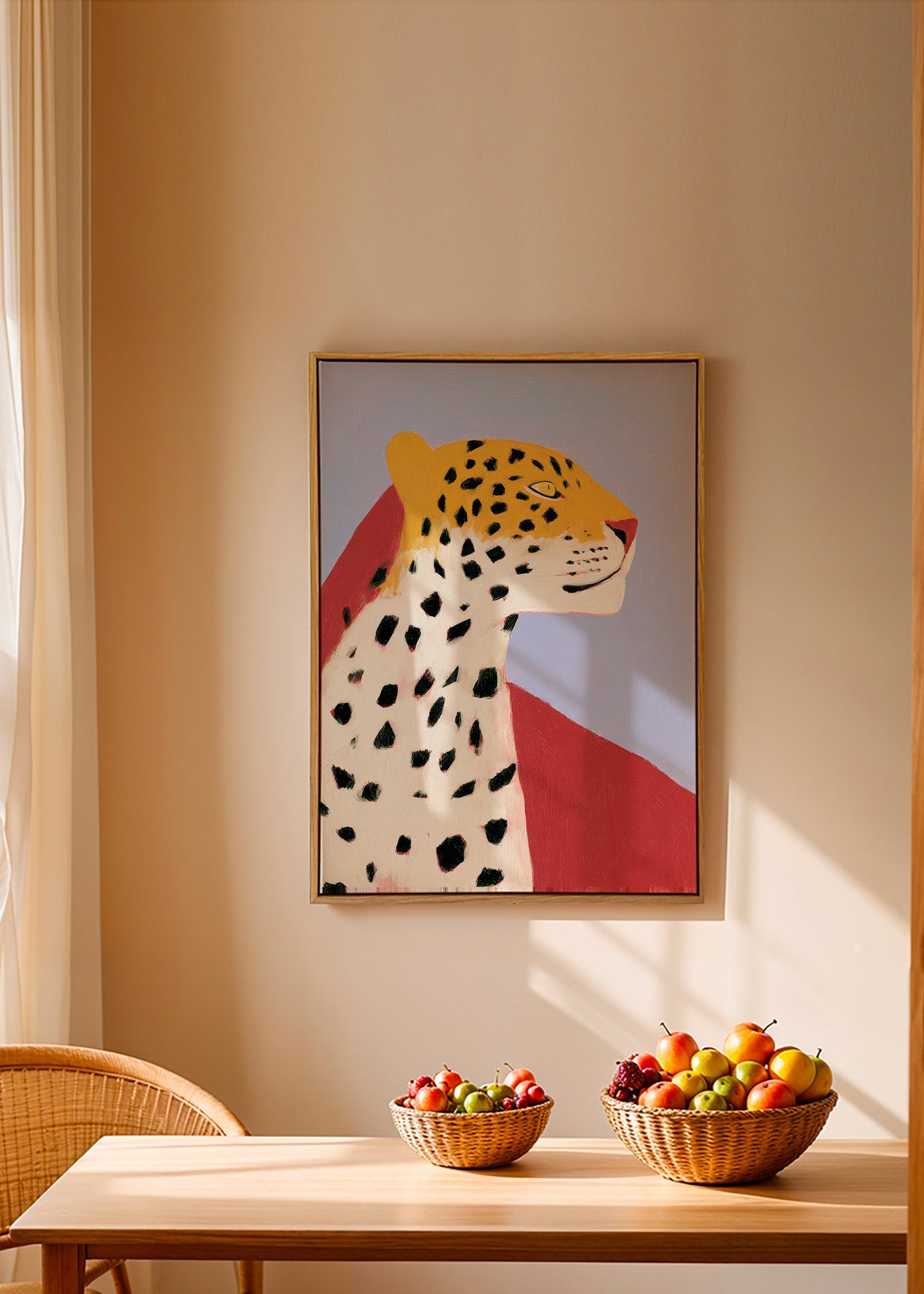 Leopard i profil på lavendelfarvet baggrund