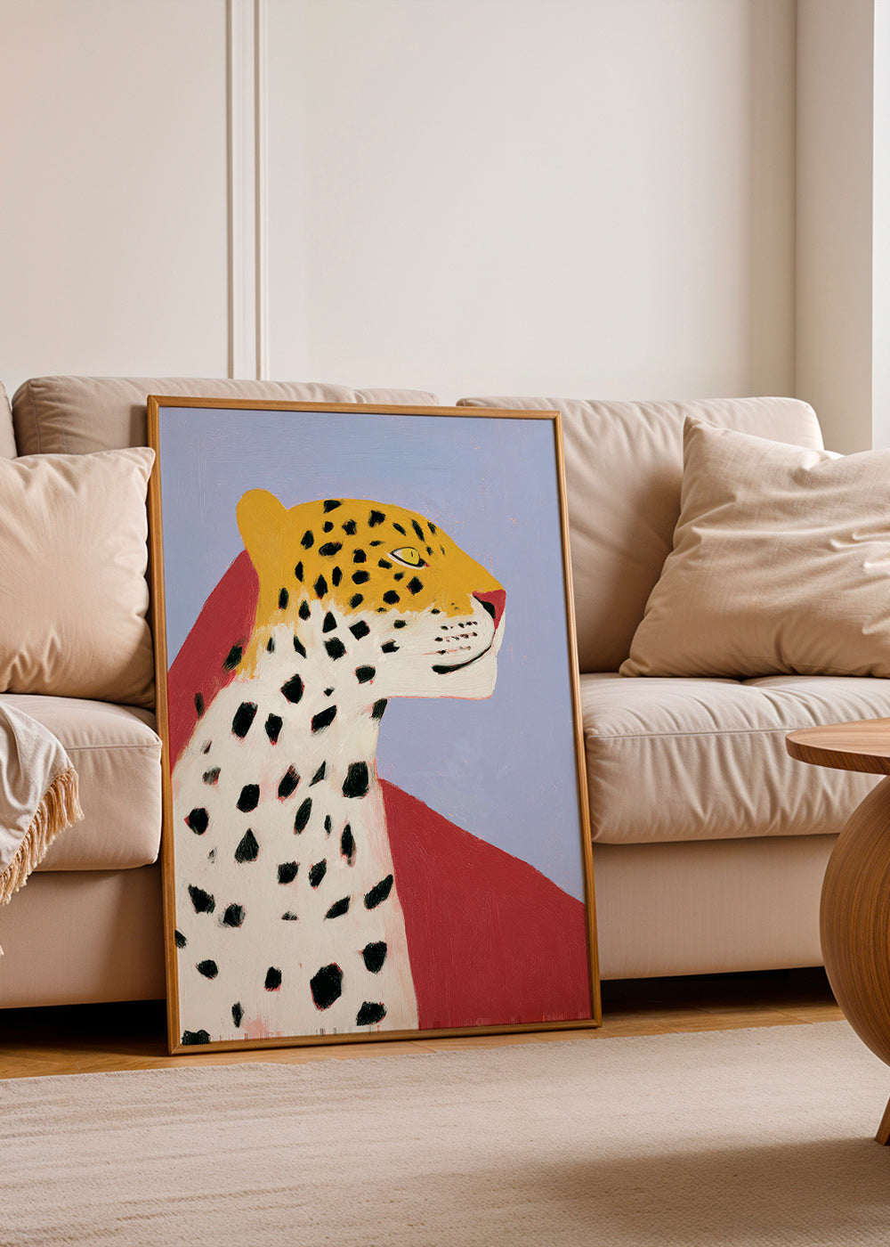Leopard i profil på lavendelfarvet baggrund