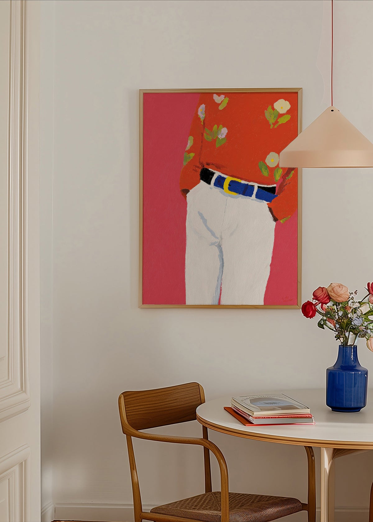 Illustration torso med blomstrede skjorte på pink baggrund