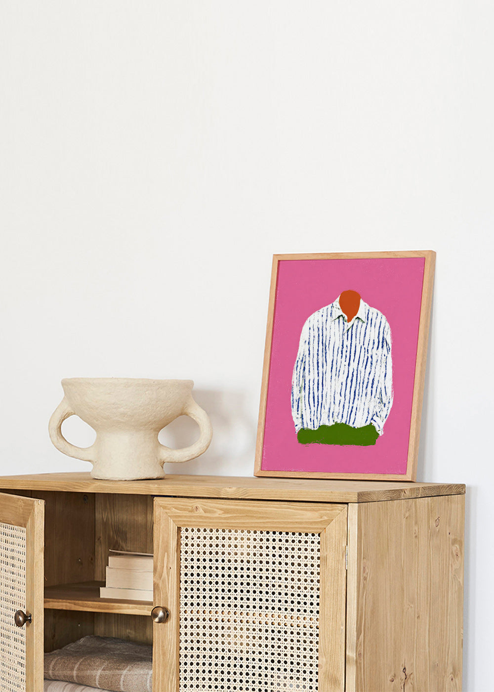 Illustration stribet skjorte på pink baggrund