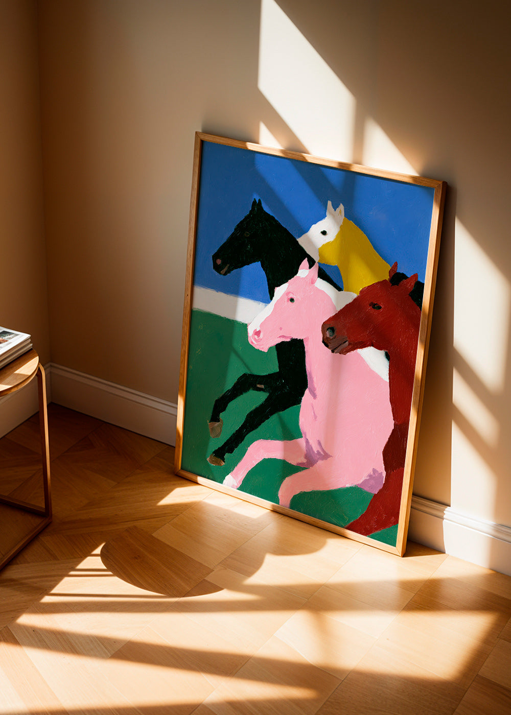 Maleri fire travende heste med flade farver