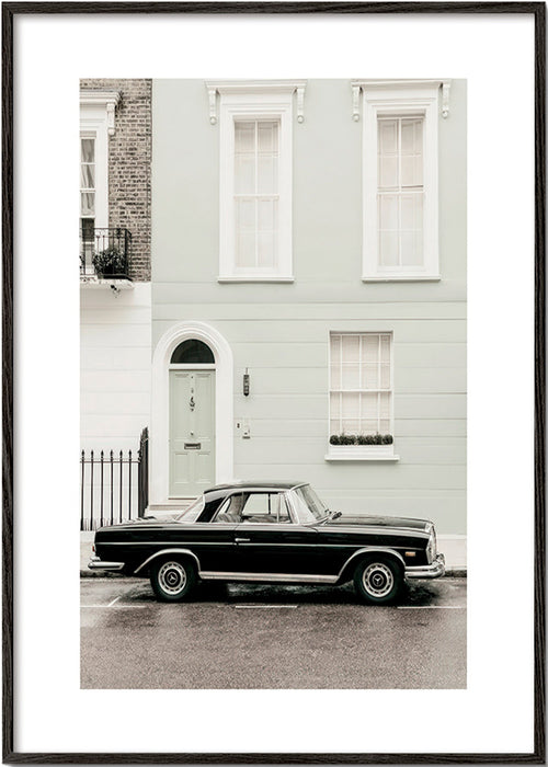 Vintage plakat klassisk bil ved byfacade
