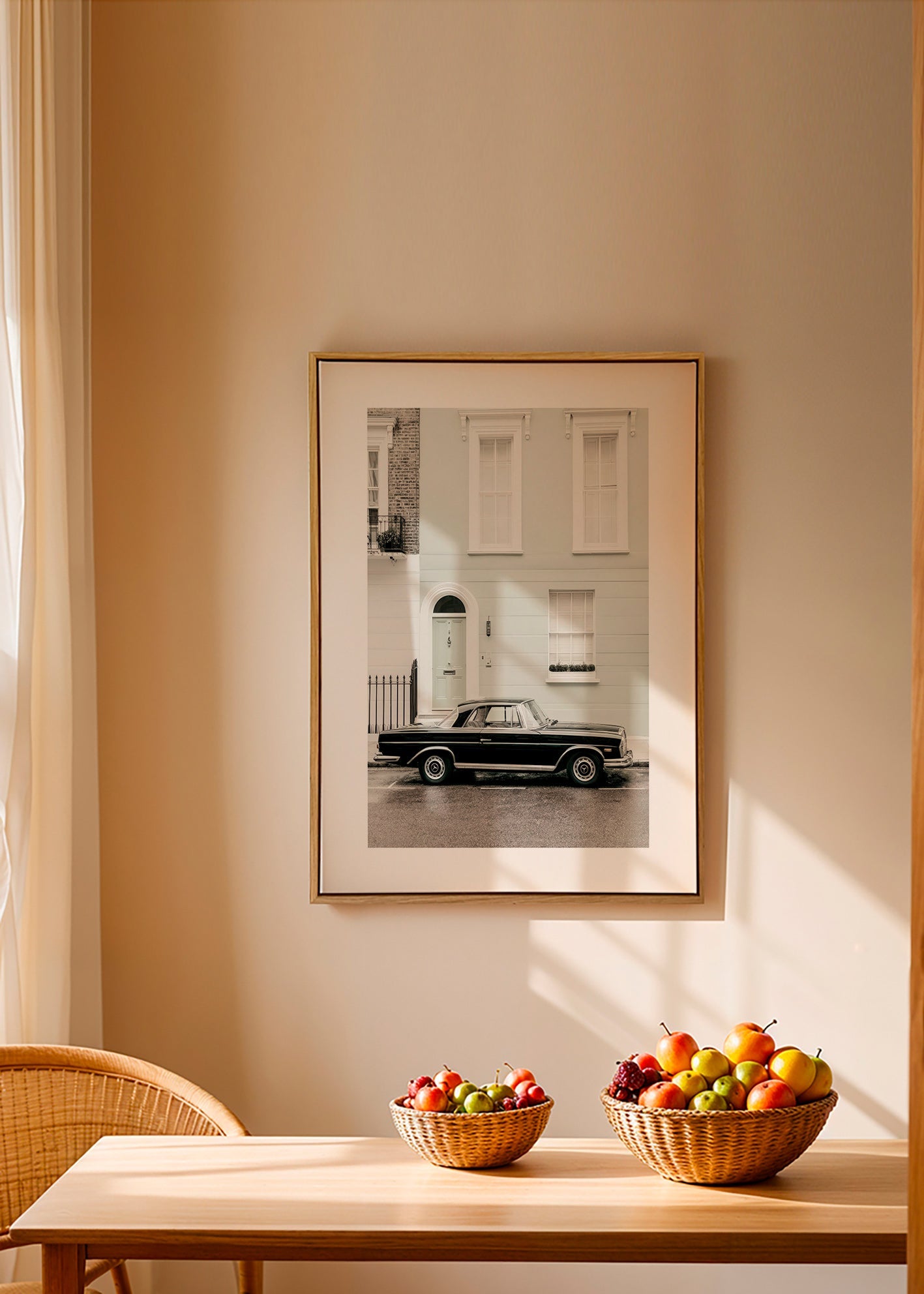 Vintage plakat klassisk bil ved byfacade
