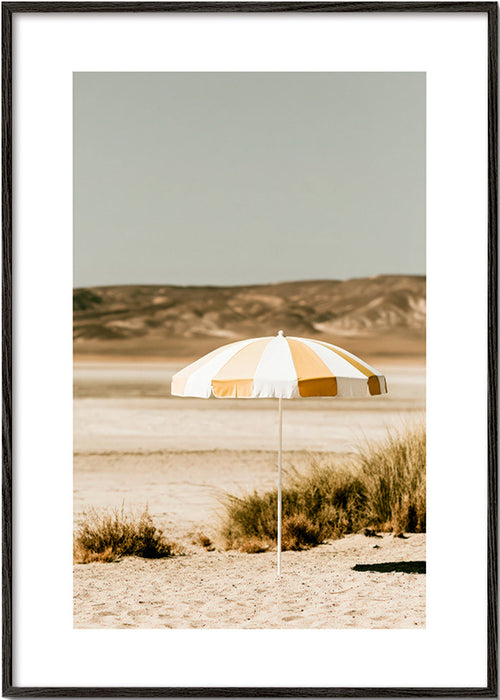 Landskabskunst med stribet strandparasol