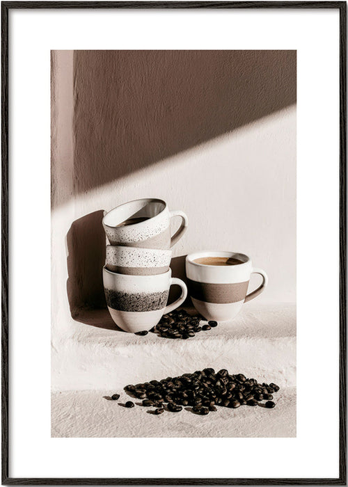 Køkkenkunst med stabler kopper og kaffebønner