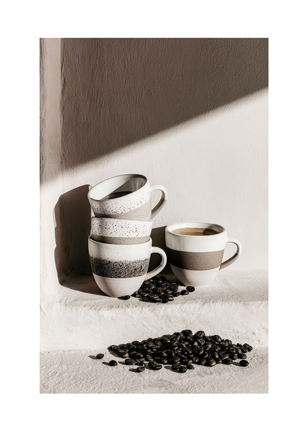 Køkkenkunst med stabler kopper og kaffebønner