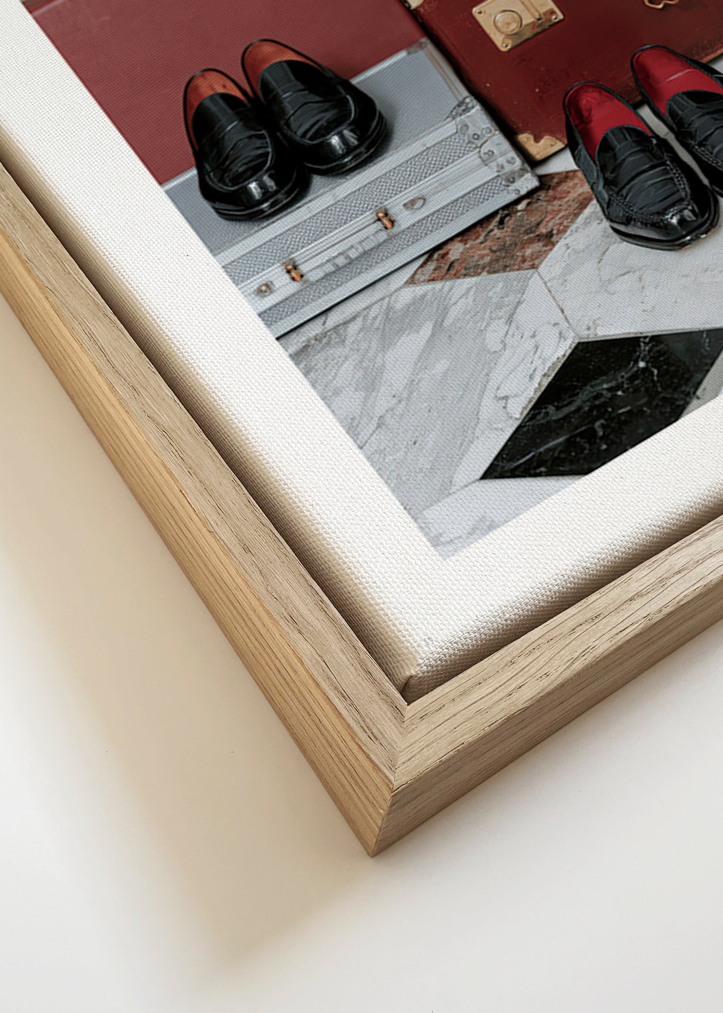 Rejseplakat med vintage-kufferter og polerede loafers