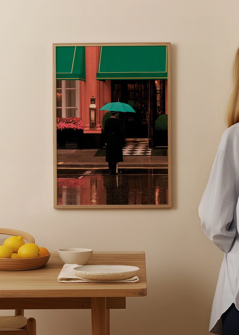 Byfotografi: figur med paraply og refleksioner