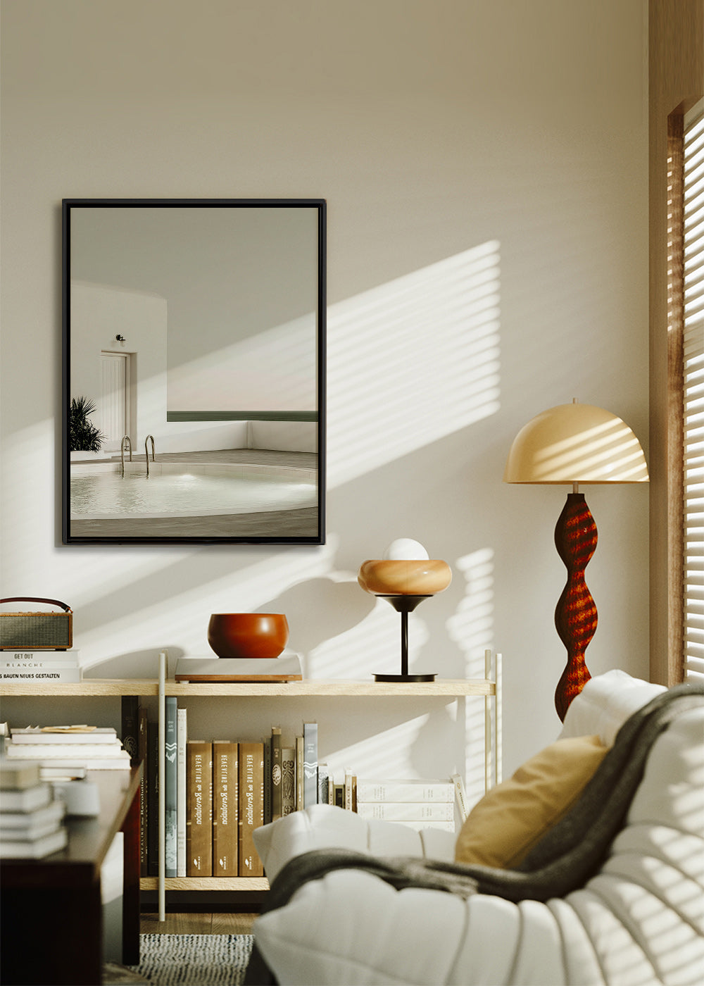 Fotografi af minimalistisk pool og hvid arkitektur