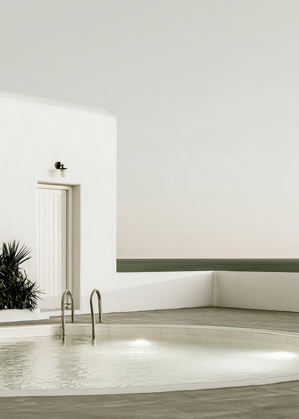 Fotografi af minimalistisk pool og hvid arkitektur