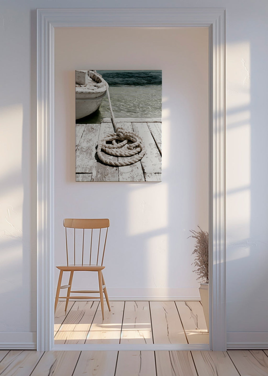 Fotografi af kaj med tov i forgrunden