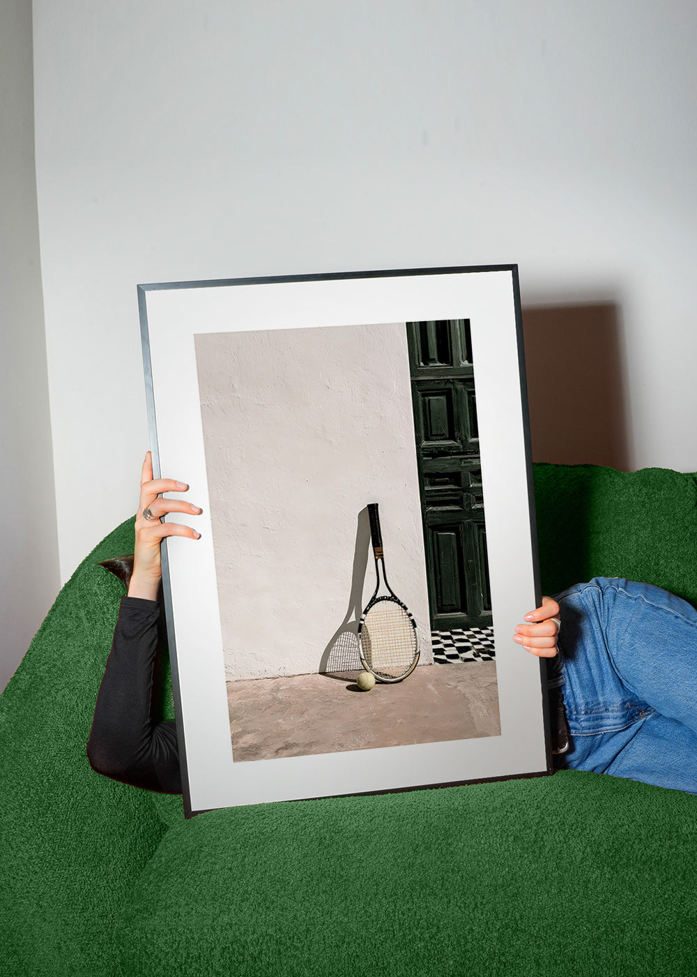 Sportkunst med tennisracket og bold