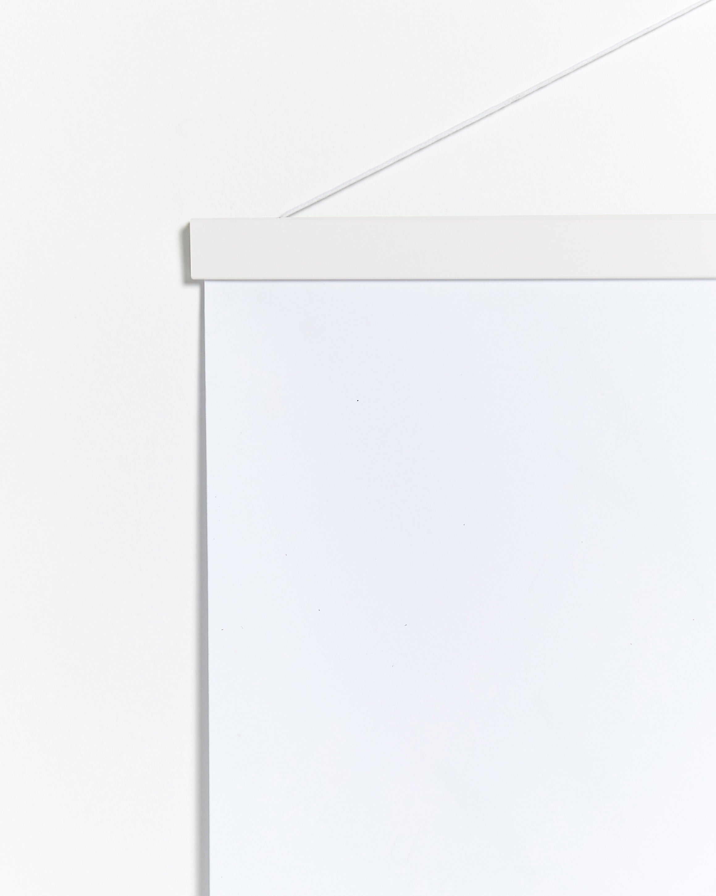 Colgador para póster de 50cm de madera y color blanco