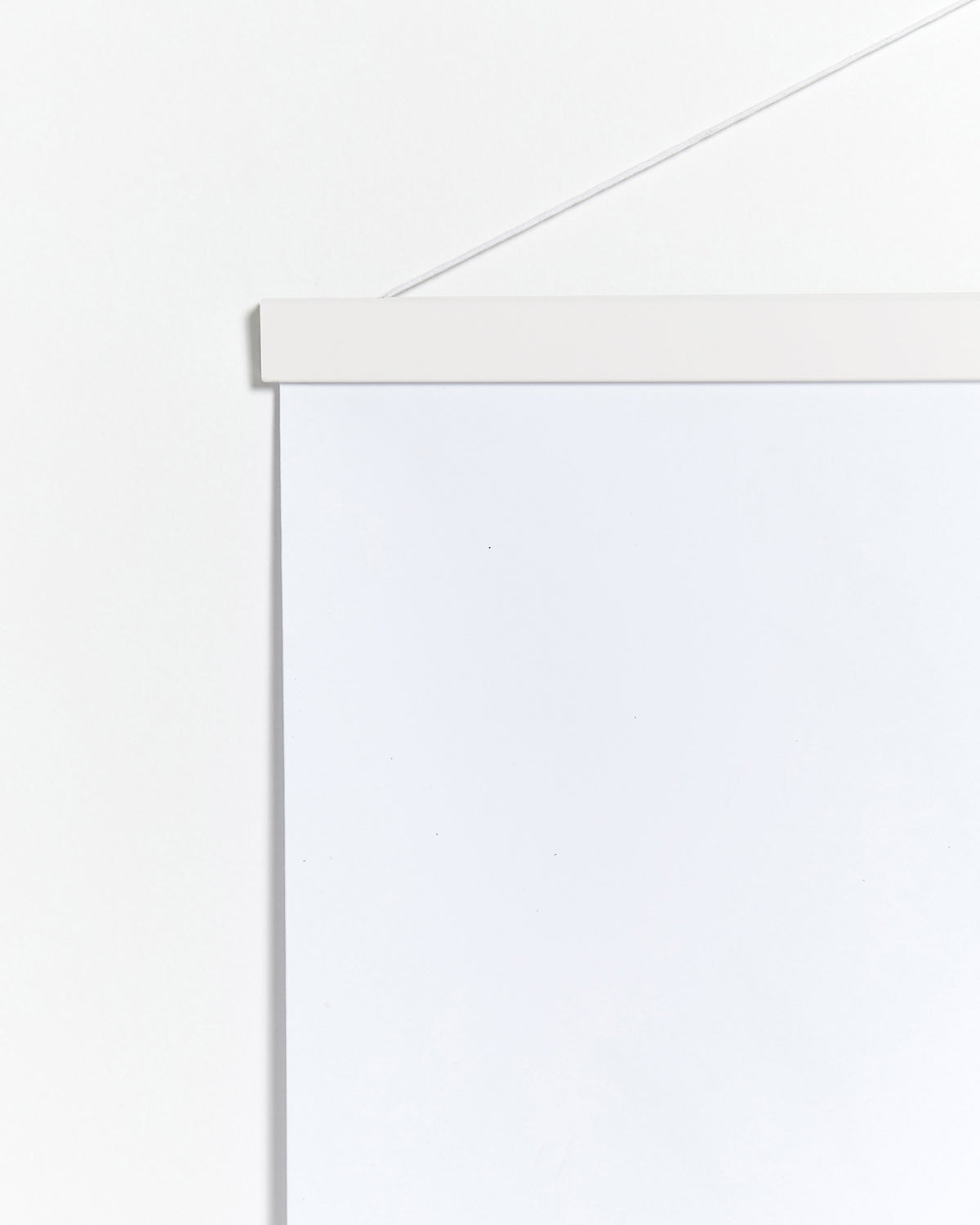 Colgador para póster de 30cm de madera y color blanco